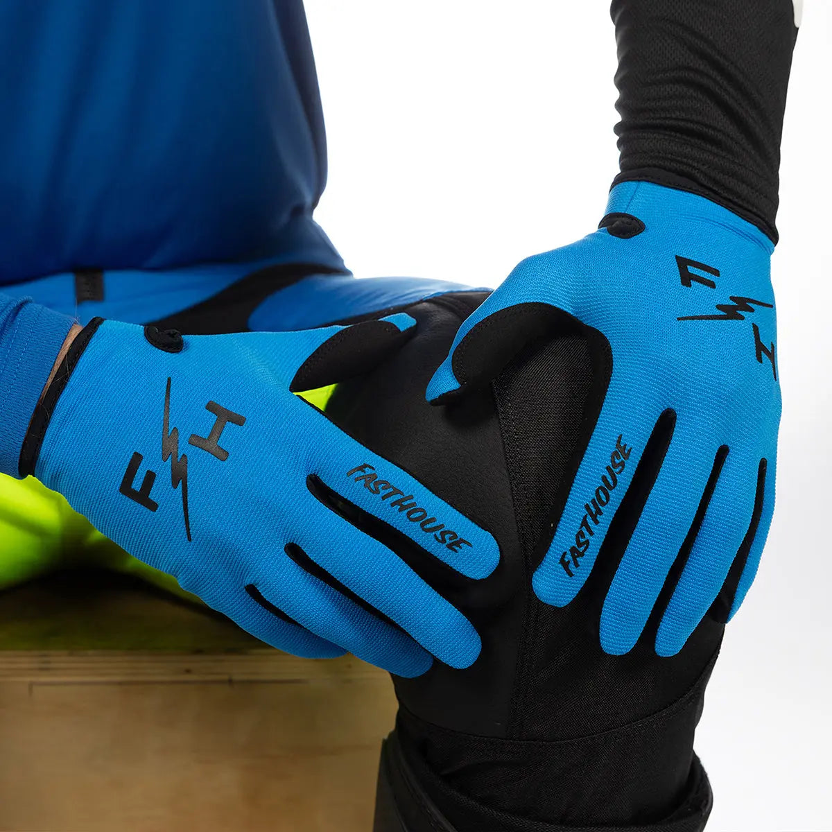 Youth Carbon Eternal Glove, Electric Blue