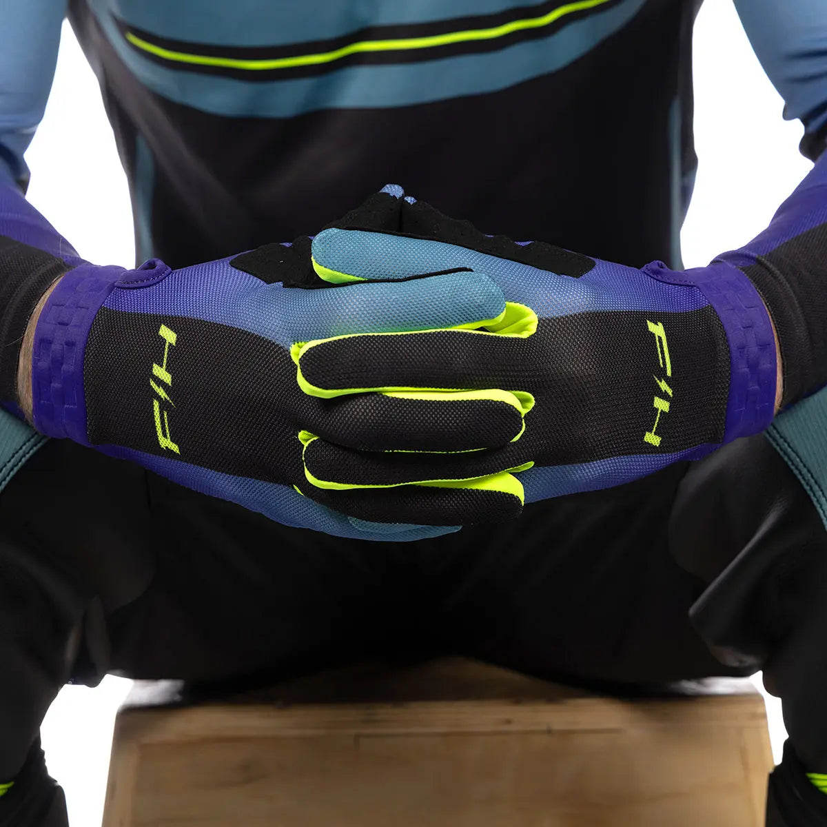 Vapor React Glove, Light Indigo/Black