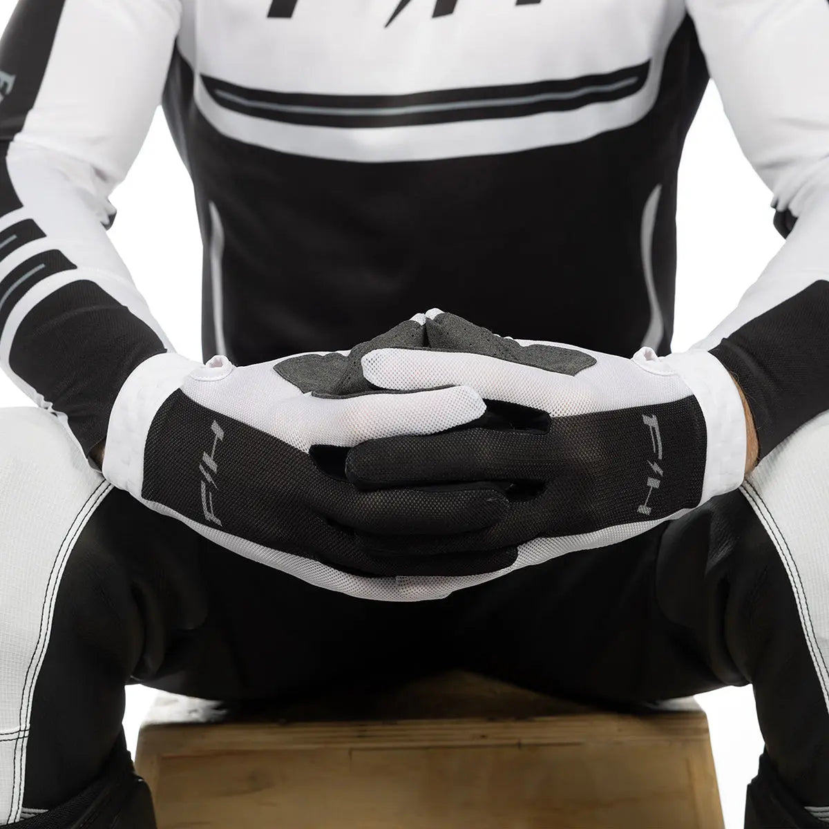 Vapor React Glove, White/Black