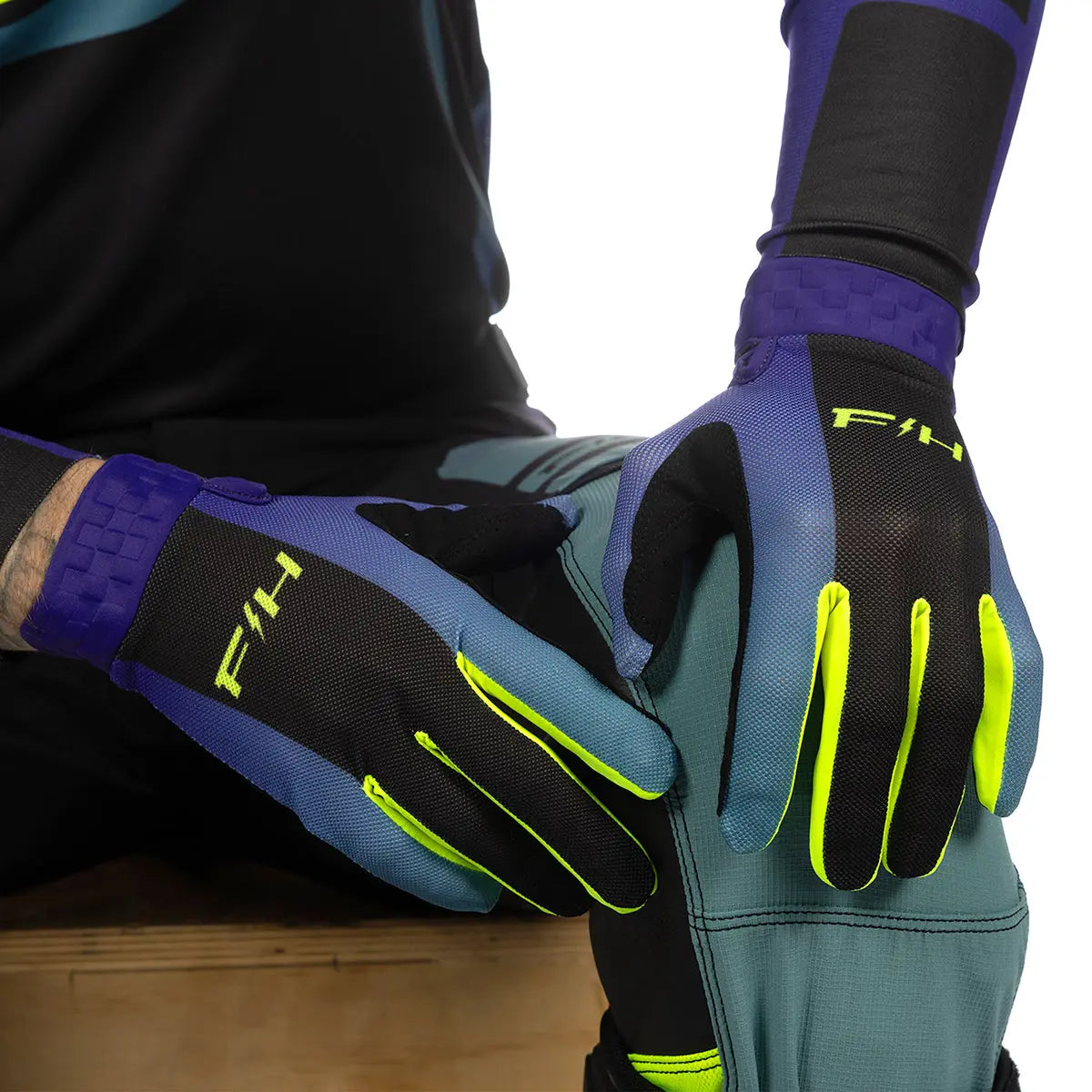 Vapor React Glove, Light Indigo/Black