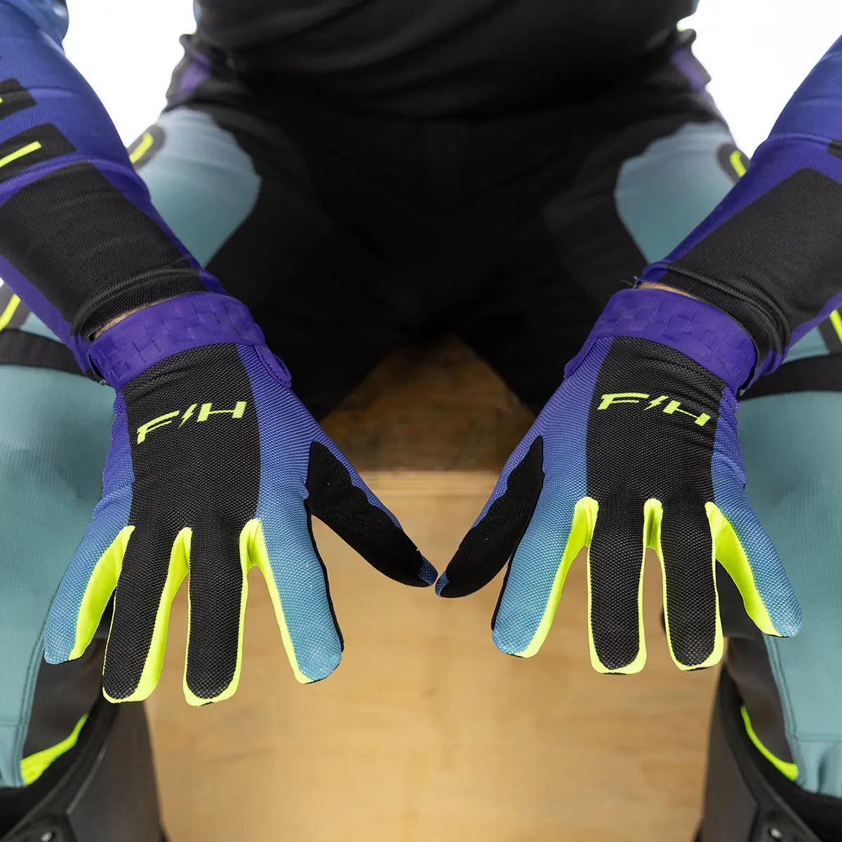 Vapor React Glove, Light Indigo/Black